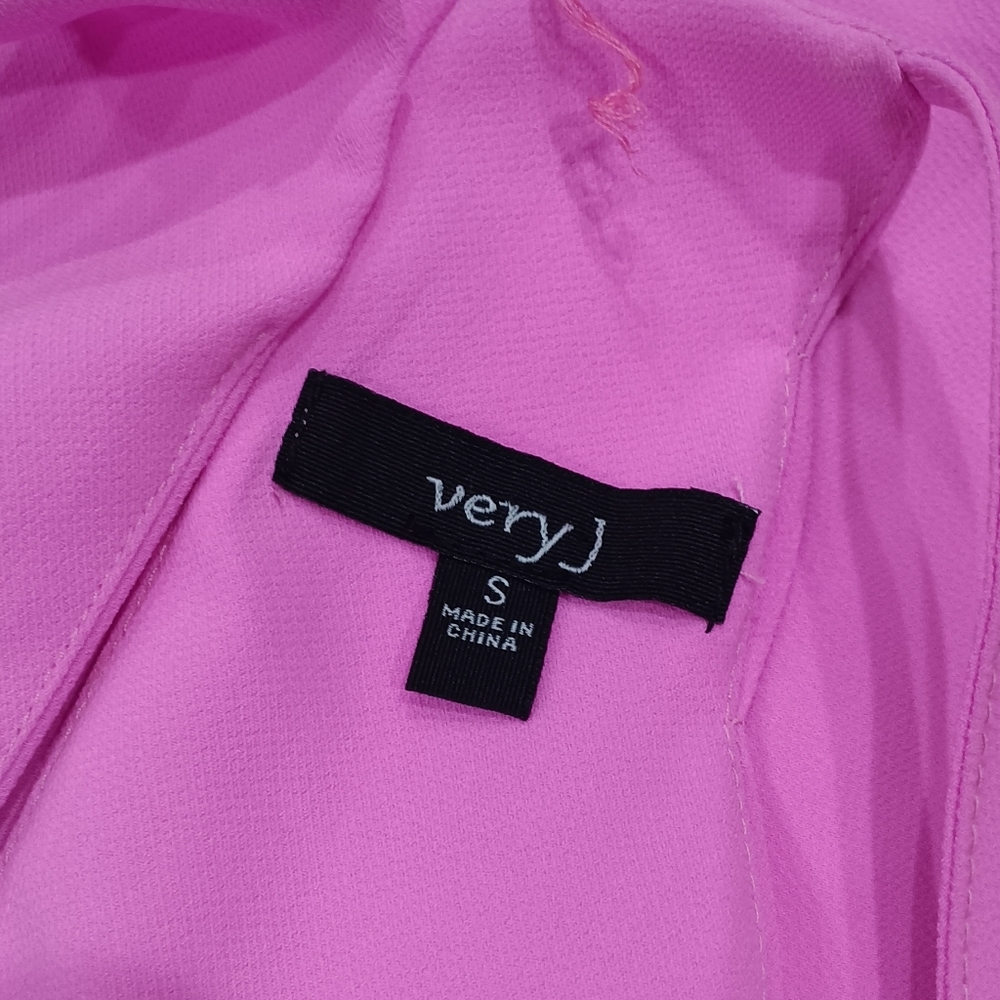 Very J Bubblegum Pink Scalloped Hem Flowy Mini Dress - Boutique Find Size Small - Picture 4 of 8
